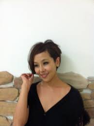 金子エミ 髪切り 髪型 アシンメトリーピクシーカット ショートカット 髪型