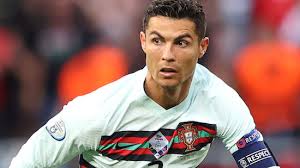 Instead held up a bottle of water. Cristiano Ronaldo Kostet Coca Cola 4 Milliarden Dollar Aktienwert Fussball Euro 2020