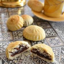 Semolina Ma Amoul Stuffed Cookies With Dates And Nuts Middle Eastern Desserts Food Lebanese Desserts