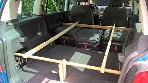 Pkw Camper Vw Touran Leichter Bett Rahmen Als Auflage Fur Lattenrost Rollo Rolle Bett Selber Bauen Bett Ideen Im Auto Schlafen