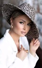 Happy Friday Hatboro! Have a beautiful weekend. 🎩❤️