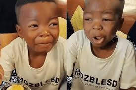 Biểu cảm Lôi Con khi ăn kem leo thẳng lên xu hướng