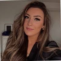 Jane Deemie's Instagram, Twitter & Facebook