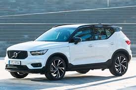 Volvo Xc40 2 0 T4 Momentum Fwd Geartronic 2020 Em 2020 Volvo Suv Porta Malas