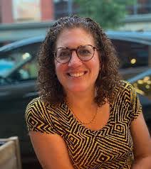 Lauren Gladstone's Instagram, Twitter & Facebook