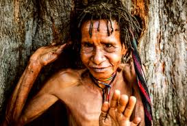 Struggling singer Lil Pazo Lunabe has attacked fellow singers Bebe Cool,  Gravity Omutujju and Catherine Kusasira as ''goats'' in his new song dubbed  ''Dandala''. He's answered Bebe and Gravity's new release "Kerere''.