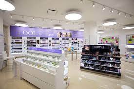 Duane Reade S Flagship Store By Cbx New York Retail Design Design Retail Store Design