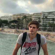 Ionut radu romanya'den eski futbolcu santrafor son kulüp: IonuÈ› Radu A Model From France Model Management