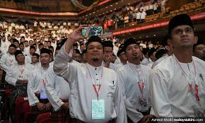 Ucapan hari raya daripada zahida zarik khan exco puteri umno malaysia merangkap ketua puteri bahagian pandan. Zahida Zarik Khan Kahwin