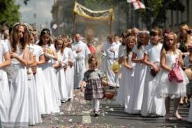 Boże ciało, czyli 15 czerwca to dzień, w którym w kościołach w całym kraju odbywają się procesje. Boze Cialo Przemysl Franciszkanie Przemysl