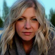 Lydia Goldsmith's Instagram, Twitter & Facebook