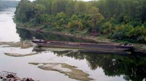 Este marinar din 1972, cand a pasit prima oara pe o nava fluviala. Probleme Legate De Cotele Apelor DunÄƒrii