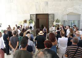 Στην αρχή σπούδασε στη νομική αλλά έγινε δεκτή και στο θέατρο. Ab W2yltbhx9am