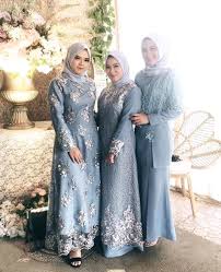 Jangan sembarangan memilih baju bridesmaid, terutama untuk kamu pemakai hijab. Desain Baju Bridesmaid Hijab Diary Hijaber