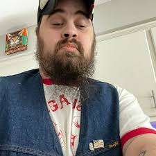 Hör auf, meine Beiträge zu liken, wenn du keine Überraschung in deinen DMs  verkraften kannst... 🥺