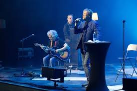 Musiikki | Tavastialla salanimellä esiintyvää yhtyettä epäillään Eppu Normaaliksi