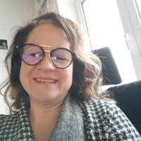 200+ profiluri „Angie”