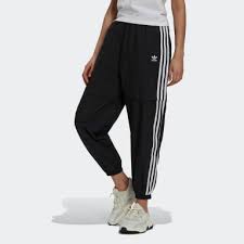 Adidas is a germany multinational sports product manufacturer founded in 1948 by adolf dassler, who his brother rudolf dassler original trefoil adidas logo until 1997, it is now used on adidas originals. Trainingsanzuge Adidas De