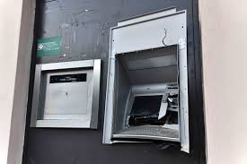 Marsciano, fanno saltare bancomat col gas ma arrivano i carabinieri: niente  bottino // Umbria24.it