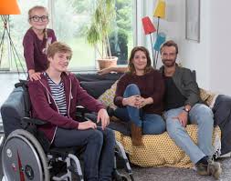 Isa et gaby, un couple de quadragénaires, parents de 3 enfants de 8 à 16 ans ? Parents Mode D Emploi Le Film Francetvpro Fr