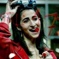 Alba flores, che nella popolare serie tv di netflix interpreta il personaggio di nairobi, ha sfruttato la sua notorietà per mandare un messaggio a matteo salvini. Nairobi La Casa Di Carta Shicarr