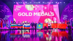 🥇 Gold medalists! Look at the smartest young chemists of the 58th International Mendeleev chemistry olympiad in alphabetical order: 🥇 Du Xian (China) 🥇 Efendiev Rasul (Russia) 🥇 Giang Duc Dung (Vietnam)