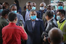 Tan sri mohd isa samad arrives at the kuala lumpur high court complex august 17, 2020. Isa Samad Ordered To Enter Defence Over Nine Corruption Charges But Freed Of Cbt Malaysia Malay Mail