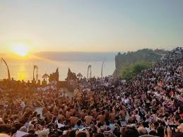 Bayangkanlah sebuah pemandangan yang indah: 5 Makna Tersembunyi Dibalik Tari Kecak Indahnya Luar Biasa