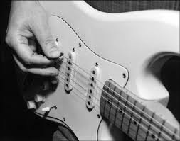 If there's too much plectrum showing. How To Position Your Right Hand For Pick Style Guitar Playing Dummies