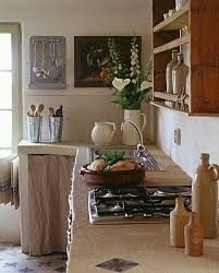 Les Elements Du Decor Sont Integres De Maniere A Faire Croire Qu Ils Existent Depuis Le Xviiieme Cuisines Maison Grande Table A Manger Decoration Cuisine