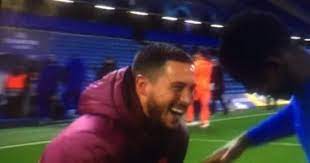 علق حارسا تشيلسي كيبا وإدوارد ميندي، على تتويج البلوز بلقب السوبر الأوروبي، مساء دخل المدرب الألماني توماس توخيل تاريخ نادي تشيلسي، بعدما قاده للتتويج بلقب السوبر. Ù‡Ø§Ø²Ø§Ø±Ø¯ ÙŠØ³ØªÙØ² Ù…Ø´Ø§Ø¹Ø± Ø¬Ù…Ø§Ù‡ÙŠØ± Ø±ÙŠØ§Ù„ Ù…Ø¯Ø±ÙŠØ¯ Ø¨Ø§Ù„Ù…Ø²Ø§Ø­ Ù…Ø¹ Ù†Ø¬ÙˆÙ… ØªØ´ÙŠÙ„Ø³ÙŠ ÙÙŠØ¯ÙŠÙˆ Ø§Ù„ÙŠÙˆÙ… Ø§Ù„Ø³Ø§Ø¨Ø¹