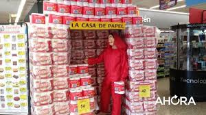 Compra online tu disfraz y careta de la serie de televisión la casa de papel y destaca en tu fiesta de disfraces de la forma más original. La Original Idea De Este Supermercado Previa A La Fiesta De Los Disfraces