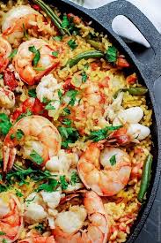 Easy Seafood Paella From The Mediterranean Dish This One Pan Wonder Will Satisfy And Totally Impress Yo Recettes De Cuisine Paella Recette Cuisine Et Boissons