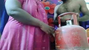 Tamil Beautiful Wife Having Sex with Neighbor who Supplies Gas Cylinder  Clear Tamil Audio 100%