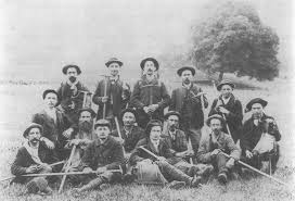 ♦ une histoire de solidarité, car la compagnie des guides de chamonix s'est construite sur l'entraide, un état d'esprit et des valeurs qui, 200 ans plus tard, sont toujours aussi actuelles. L Histoire De La Compagnie Des Guides De Saint Gervais Guides Saint Gervais Mont Blanc