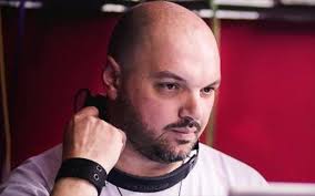Οίκος < αρχαία ελληνική οἶκος. Kotsiras Gia Ton Dj Decibel Den Eixe Kanena Problhma Ygeias Ellada Eidhseis