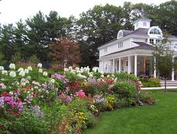 Raised bed designs for gardening that involve upcycling. 75 Beautiful Backyard Flower Bed Pictures Ideas July 2021 Houzz