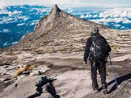 Deretan gunung merupakan salah satu panorama yang terdapat di daratan ring of fire. 5 Gunung Tertinggi Yang Ada Di Asia Tenggara Buat Lo Taklukan