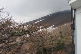 ɸɯꜜ(d)ʑisaɴ ), located on the island of honshū, is the highest mountain in japan, standing 3,776.24 m (12,389.2 ft). Mount Fuji Unieke Reviews Tips 27vakantiedagen