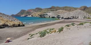 Dispone de una piscina al aire libre, una pista de tenis y bungalows con aire acondicionado y un patio grande amueblado. Cabo De Gata Attraktionen Reisetipps Unterkunfte Reisen Nach Spanien