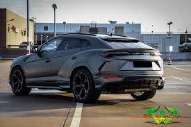 It was unveiled on 4 december 2017 and was put on the market for the 2018 model year. Lamborghini Urus Charcoal Metallic Matt Wrappsta Berlin