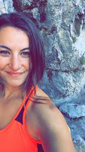 Tate posted on her facebook that she was hiking along mt. Miesha Tate Carried A 6 Year Old Girl With A Broken Arm Down A Mountain