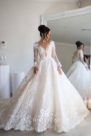 From designer dresses for dancing the night away to winter dresses to snuggle up in, our collection of dresses for women has something for everyone, whatever your style. Luxury Flowers Appliqued Long Sleeve Wedding Ball Gown Vq