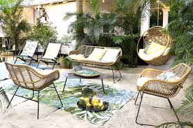 Un Salon De Jardin Pas Cher Vintage Maisons Du Monde Cher Jardin Maisons Monde Pas S In 2020 Design Gartenhaus Dekor Outdoor Dekorationen
