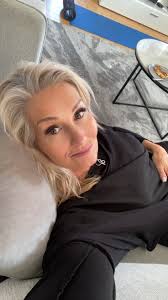 Livet hörrni … Haft en känslomässig bergochdalbana 2024 och lovade mig  själv att 2025 ska bli mitt år Och tametusan så blir det nog så.. Dags att  vända blad och börja nytt