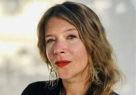 AHR MOVES FROM TAILBACK TO QB, LEADS BENJAMIN