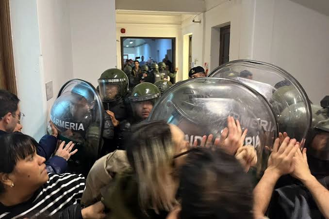 La semana pasada el gobierno de Javier Milei militarizó la sede porteña de la CNEA.