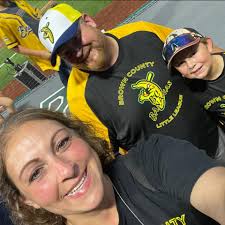 Congratulations CPO James Blakeley! CPO Blakeley was presented with the  Mississippi Valley Hunters & Fisherman's Association (MVHFA) 2017 Law  Enforcement Officer of the Year Award at their Annual Banquet last night. He