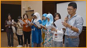 Bahasa inggris dituturkan sebagai bahasa pertama oleh mayoritas penduduk di berbagai negara. Fakulti Bahasa Dan Komunikasi Upsi