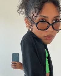 Holly Rollins is a Designhead